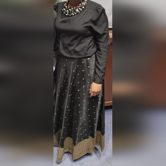 Elegant Black Skirt - Picture 8 of 8